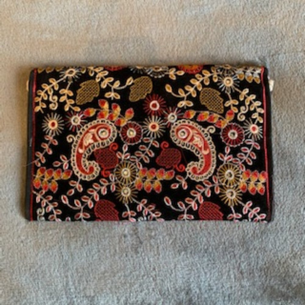 One of a kind embroidered clutch - Picture 2 of 3